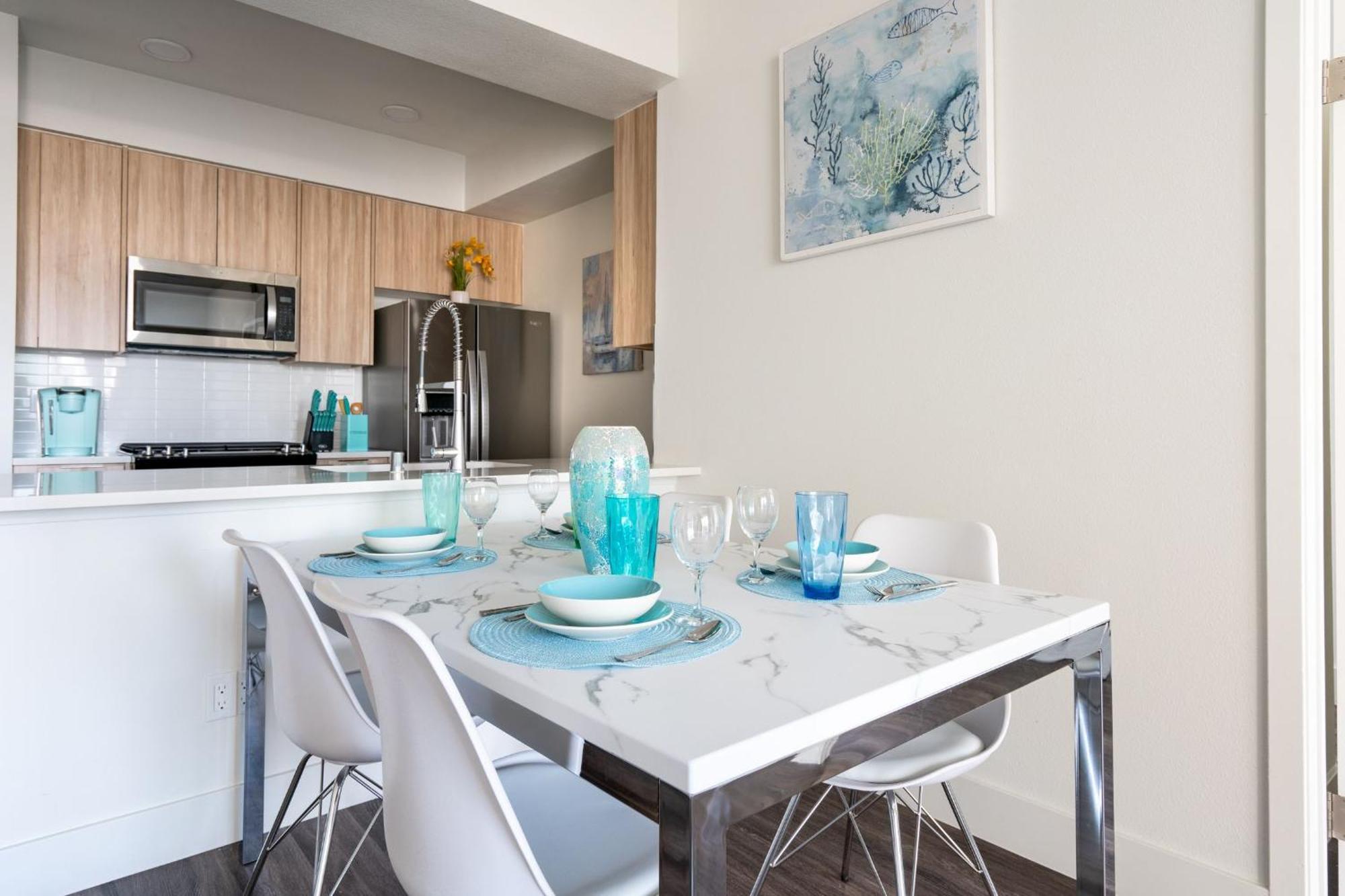 Hollywood Panoramic Views, Pool, Gym & Free Parking! Appartement *