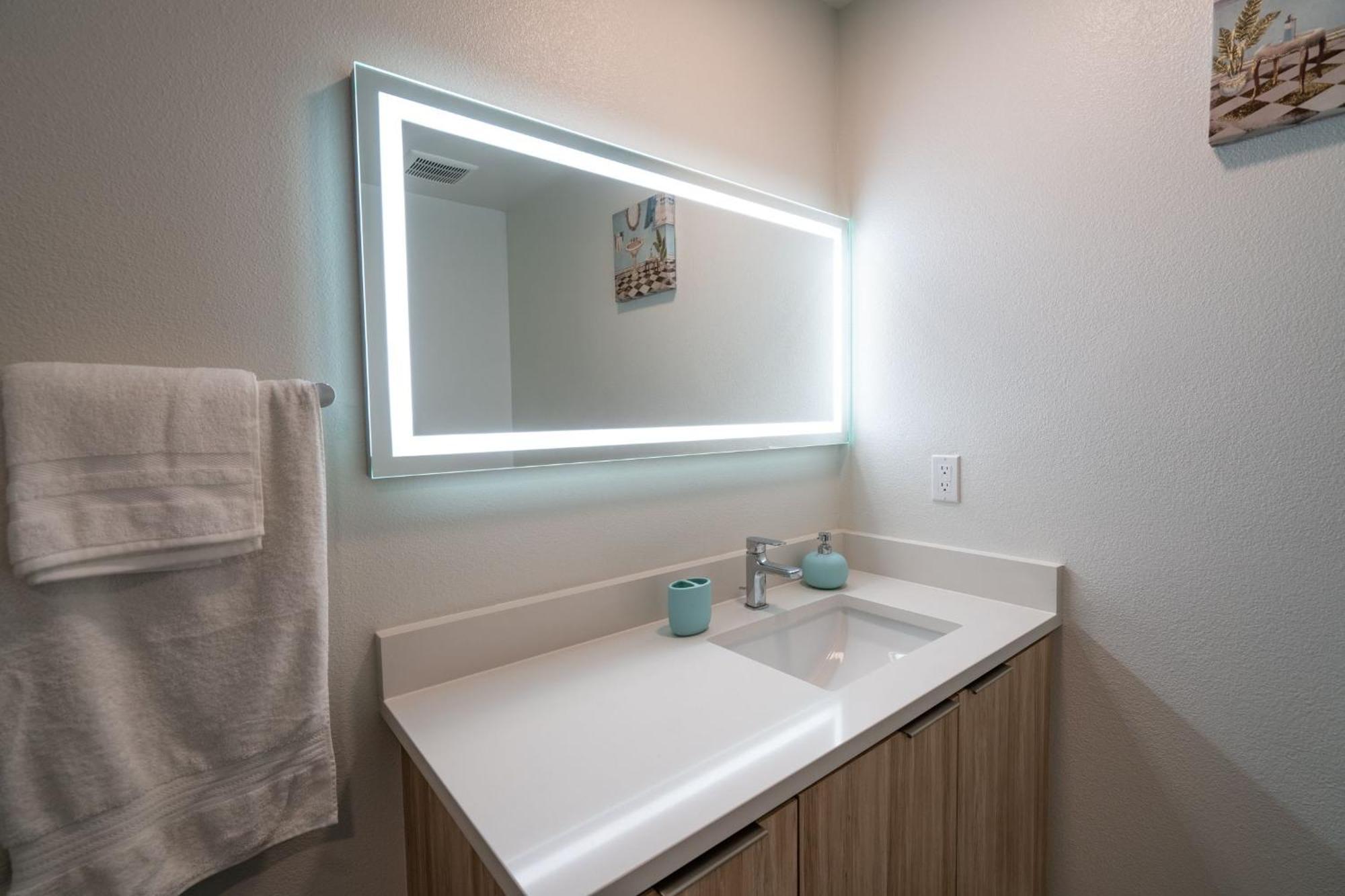 Appartement Hollywood Panoramic Views, Pool, Gym & Free Parking! *