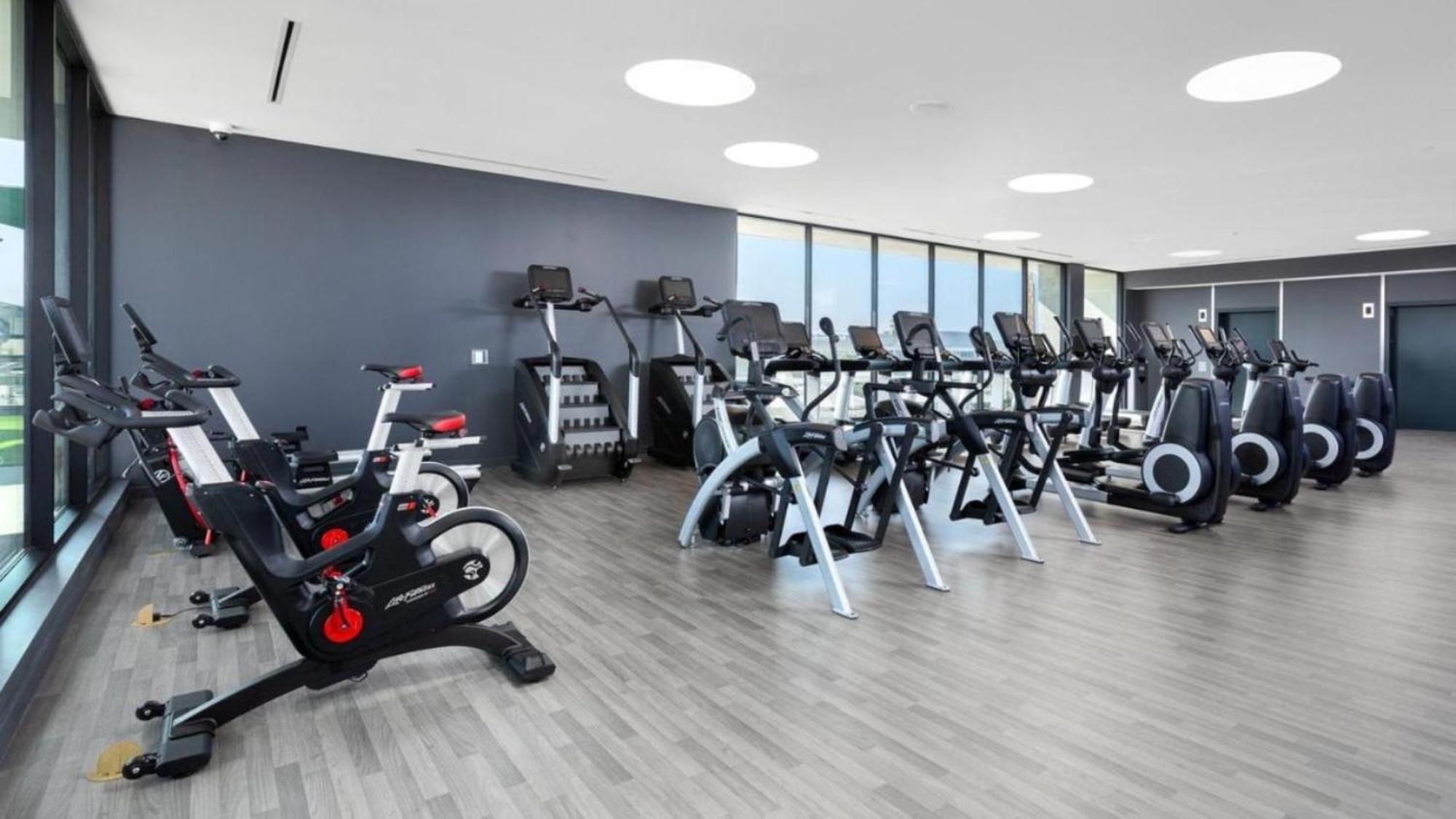 Hollywood Panoramic Views, Pool, Gym & Free Parking! Appartement *